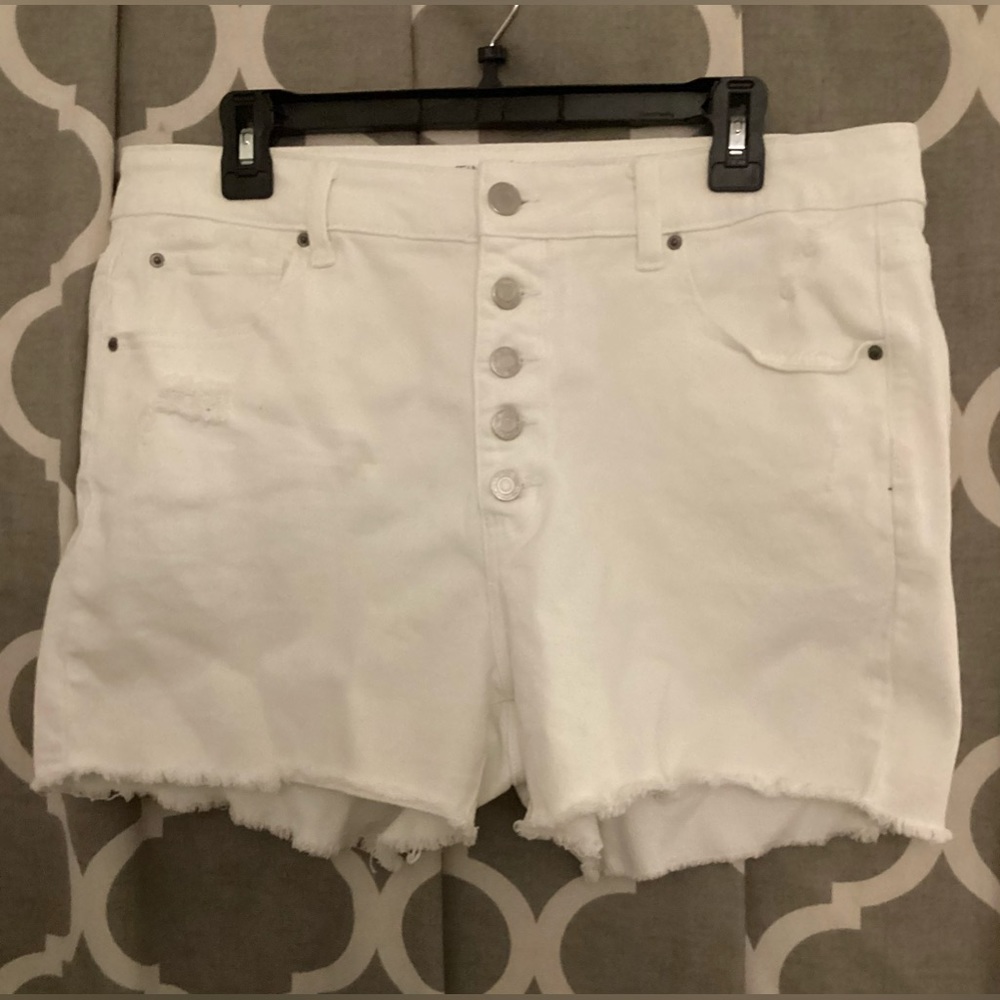 Time & Tru HighRise White Shorts